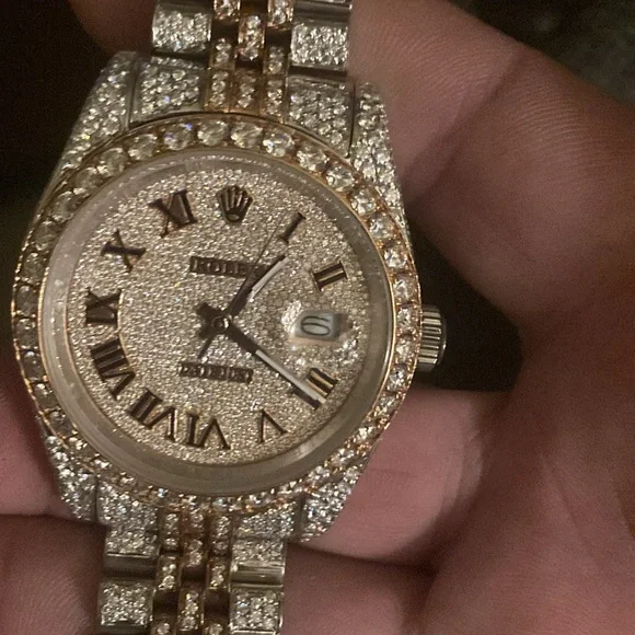 Elegant Silver and Gold Watch moissionaite - Picture 4 of 7